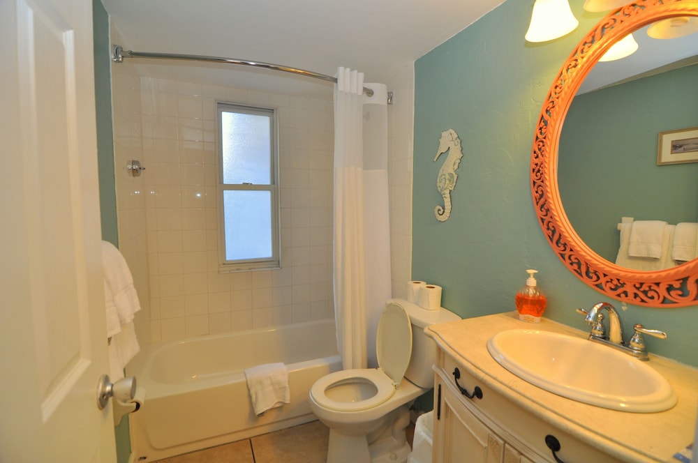 Lido Islander Inn - photo 54