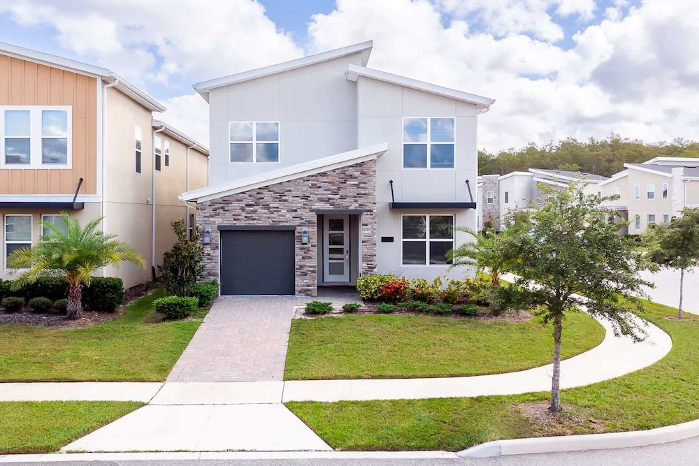 Storeybook Escape Sleeps 11 — 4-Star Luxury Hotel in Kissimmee, United States