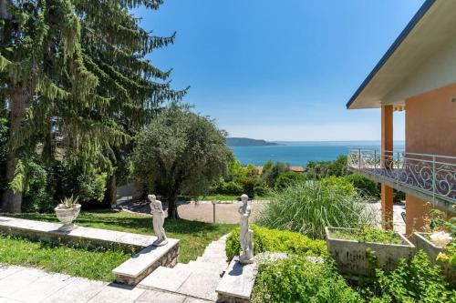 Casa Belvedere — 4-Star Luxury Hotel in Toscolano Maderno, Italy