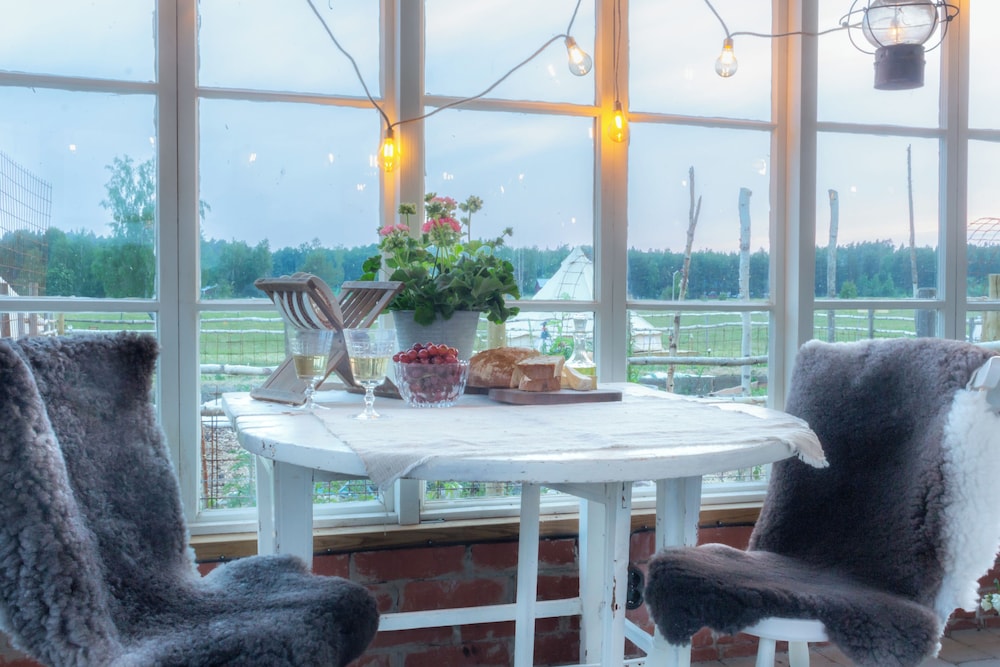 Mickels Bondgardsglamping — Jomala