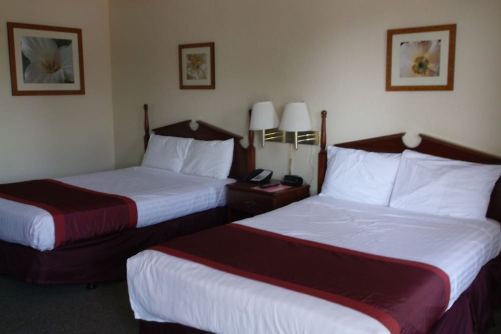 Days Inn & Suites by Wyndham Lake Okeechobee - photo 23