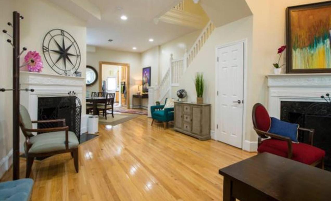 Convention Center Logan Circle Large Cozy House. — 4-Star Luxury Hotel in Washington, United States