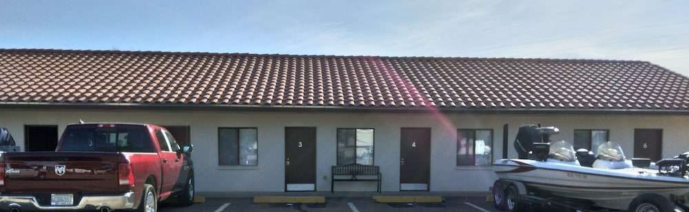 Spring Creek - carbon neutral hotel in Roosevelt
