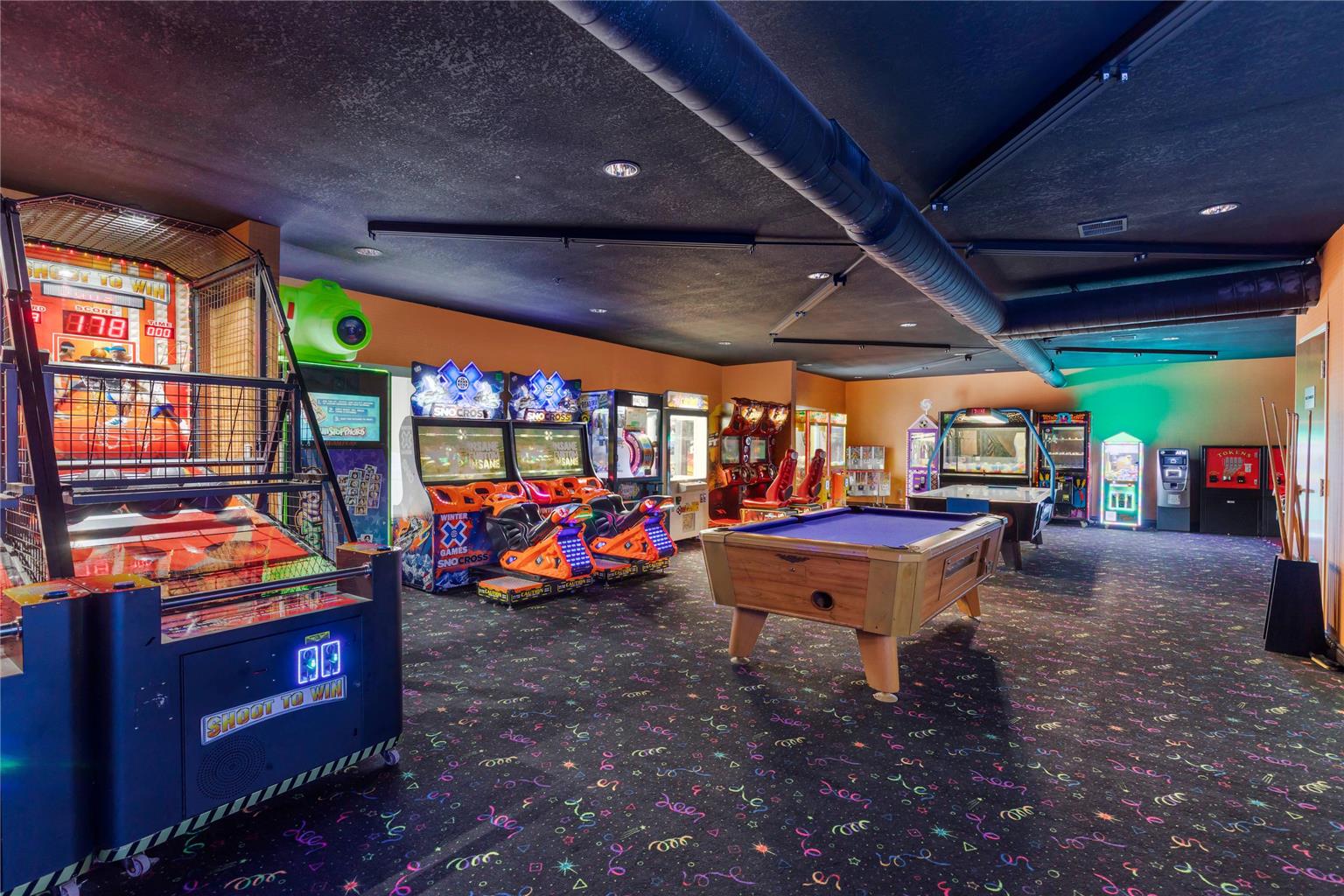 Peach Tree Inn and Suites - photo 36