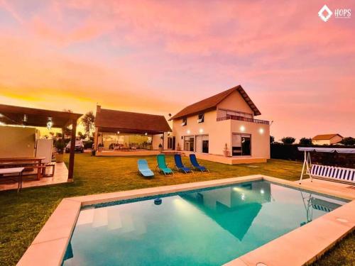 HOP OHANA exclusiva en campo y playa en Chincha in Chincha Baja, Peru