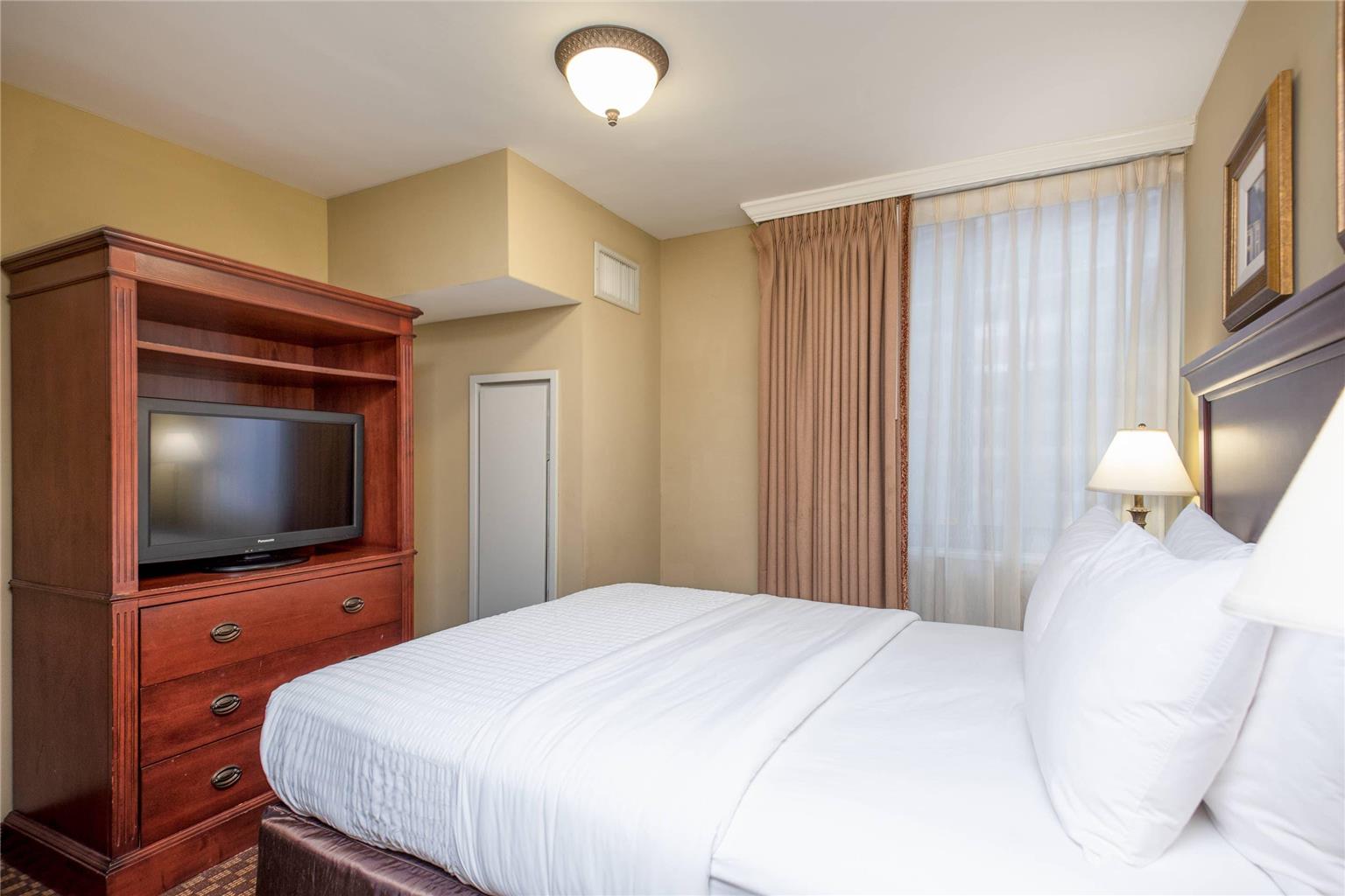 Arlington Court Suites a Clarion Collection Hotel - photo 16