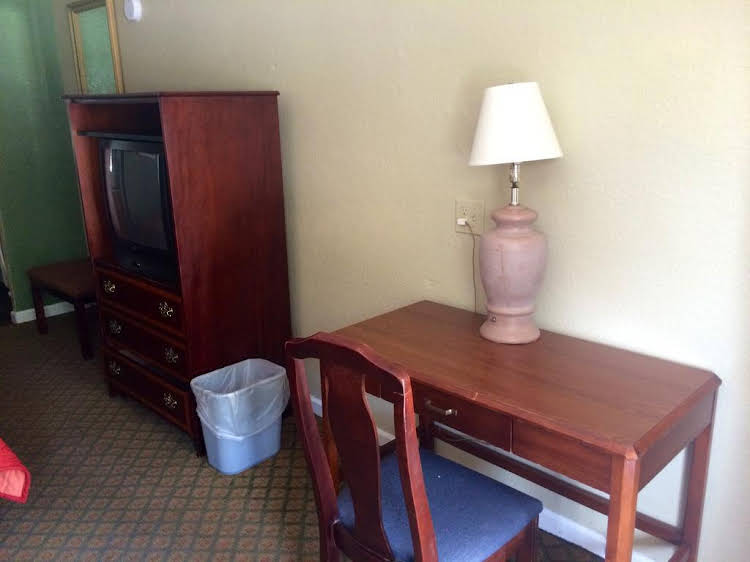 Best Airport Inn - photo 7
