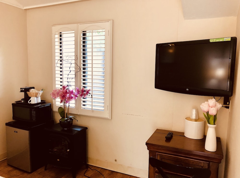 Carmel Resort Inn - photo 19
