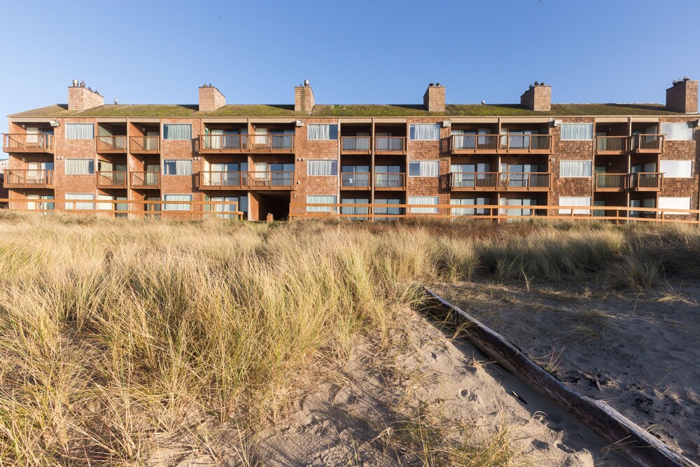 Cozy Cove Beachfront Resort Inn - photo 49