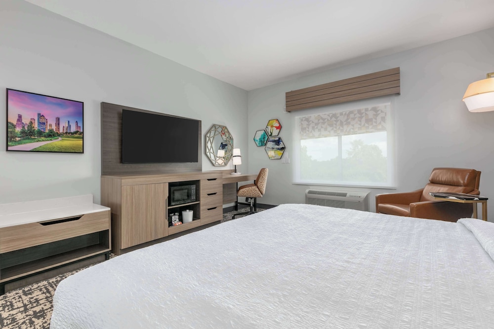 Hampton Inn & Suites by Hilton Shenandoah The Woodlands - photo 11