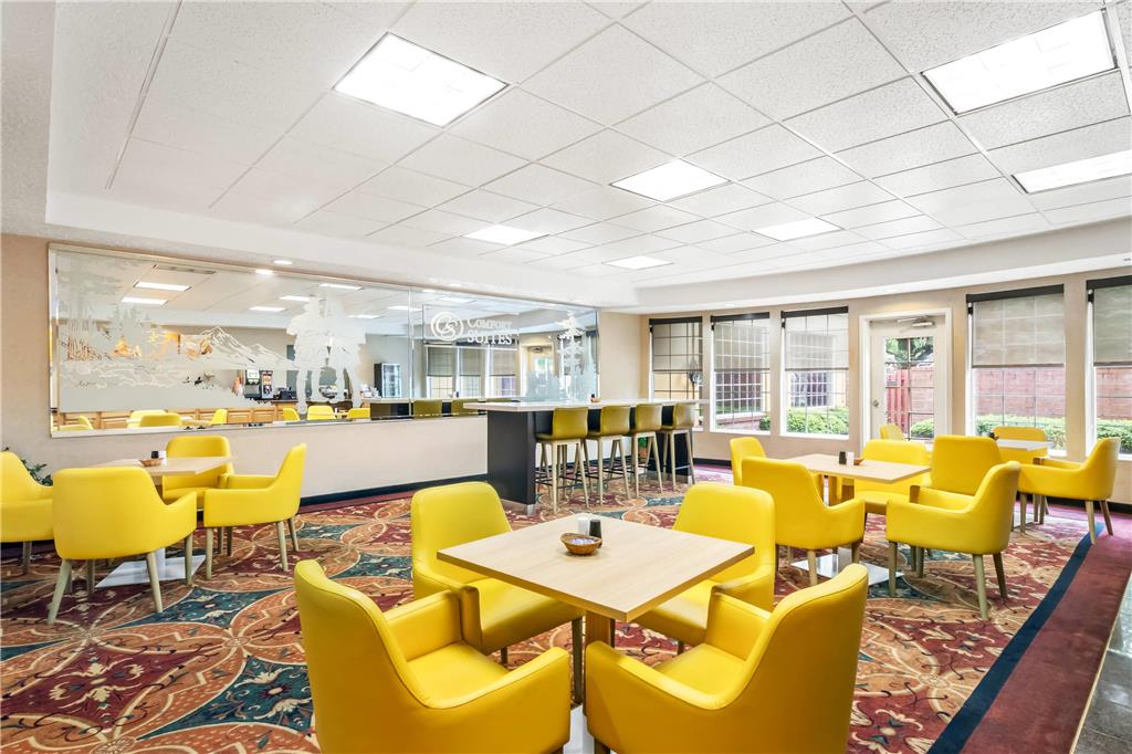 Comfort Suites Clackamas - photo 52