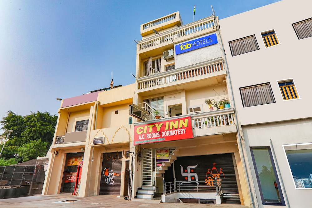 Fabexpress City Inn in Fyzabad, India