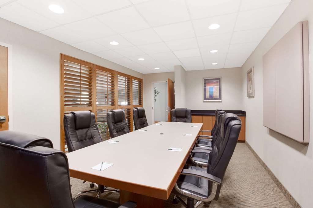 Wingate by Wyndham Bridgeport Clarksburg - photo 35