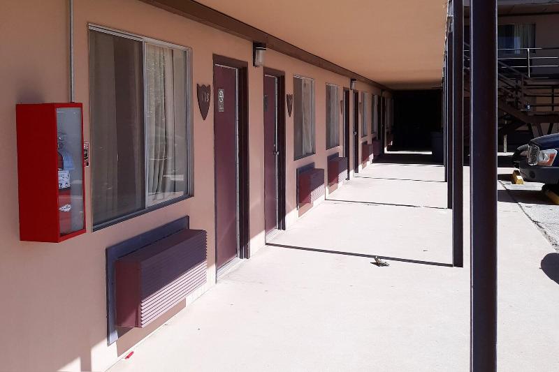 Hotel Kings at Clovis by OYO Rooms - photo 14