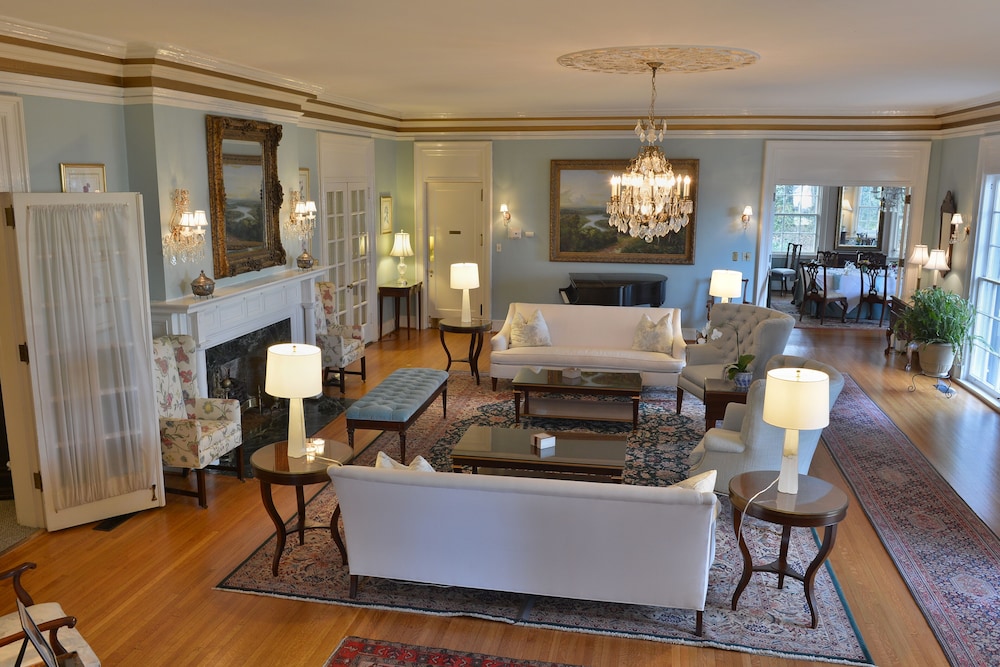 Morehead Inn - photo 3