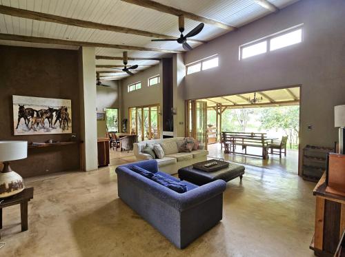Tchagra House — 4-Star Luxury Hotel in Hluhluwe, South Africa