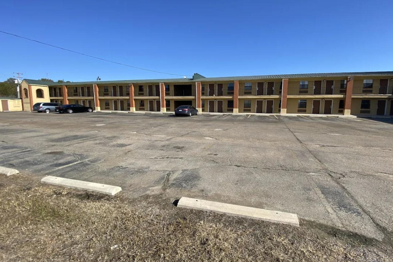 Diamond Inn - photo 17