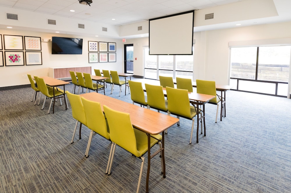 Holiday Inn Express Suites Lexington NwVineyard - photo 66