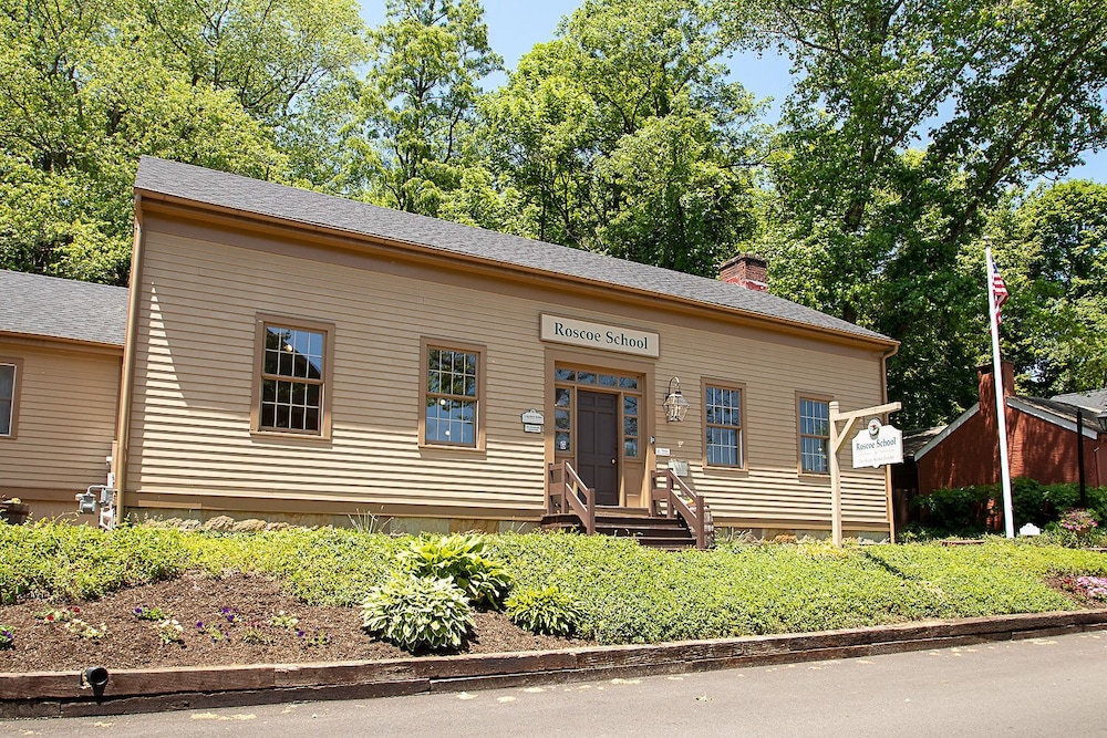 Country Squire Inn & Suites - photo 15