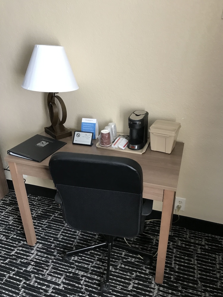 Quality Inn Near Pimlico Racetrack - photo 19