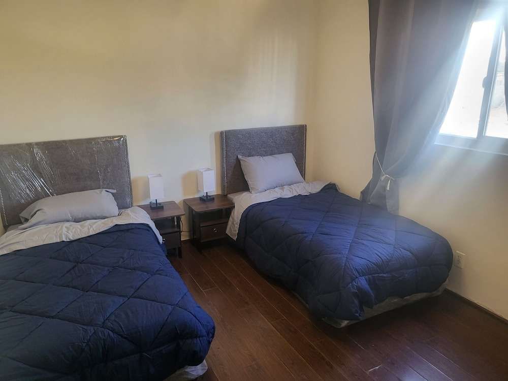 11Th Place - last minute hotel in Los Angeles