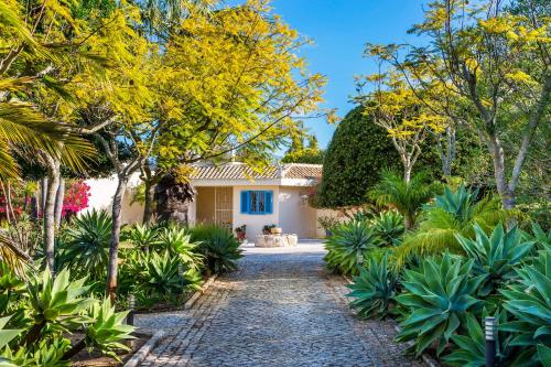 Quinta Azul Gorgeous Apartment with Pool & Private Terrace — 4-Star Luxury Hotel in Lagoa, Portugal