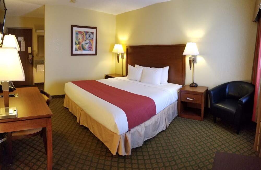 Red River Inn & Suites Fargo - photo 11