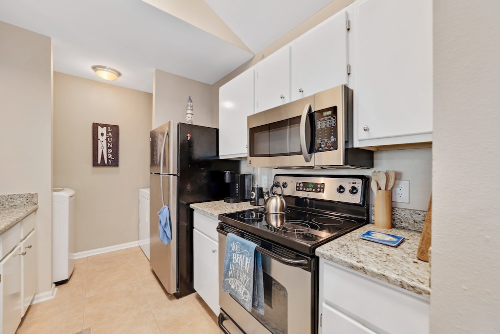 Charming Condo With Luxe Amenities Less Than 10 Minutes From the Beach — 4-Star Luxury Hotel in Gulf Shores, United States