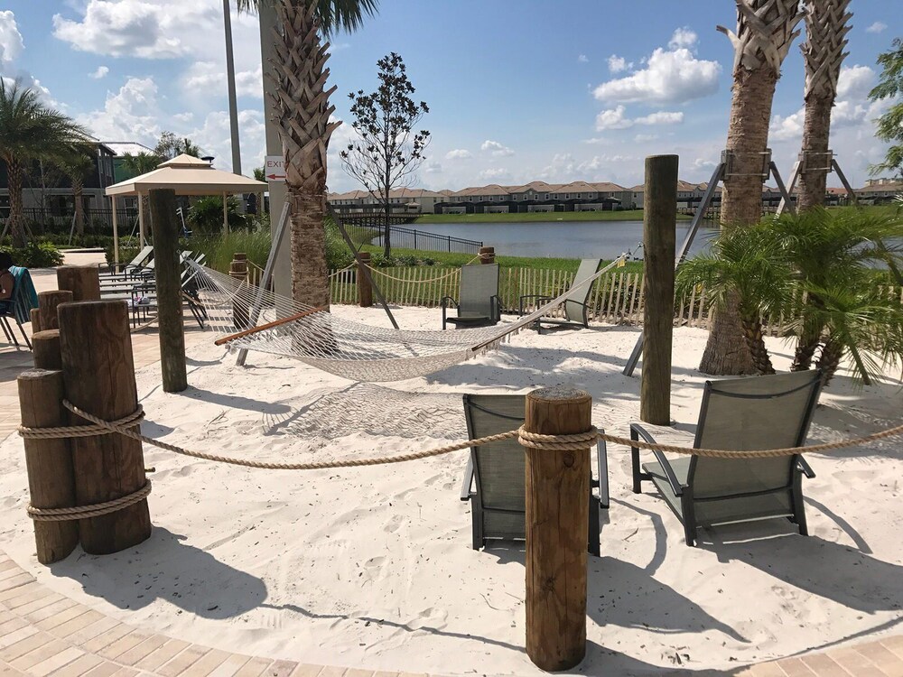 Luxurious 10 bed Lakefront Retreat Near Disney - photo 67