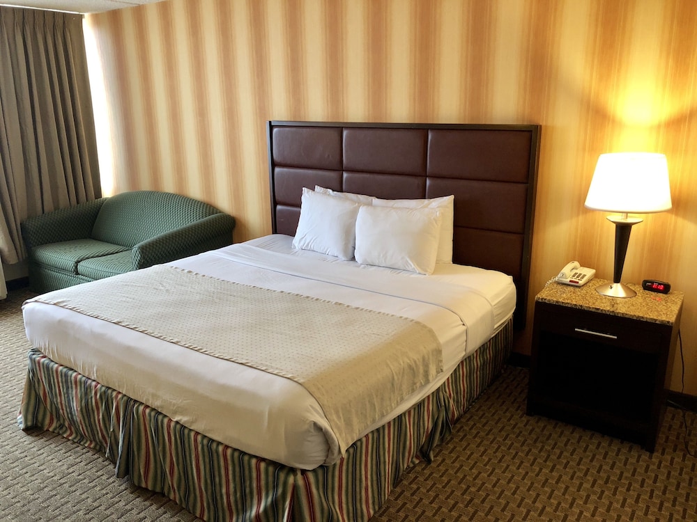 E Hotel Banquet & Conference Center - photo 16