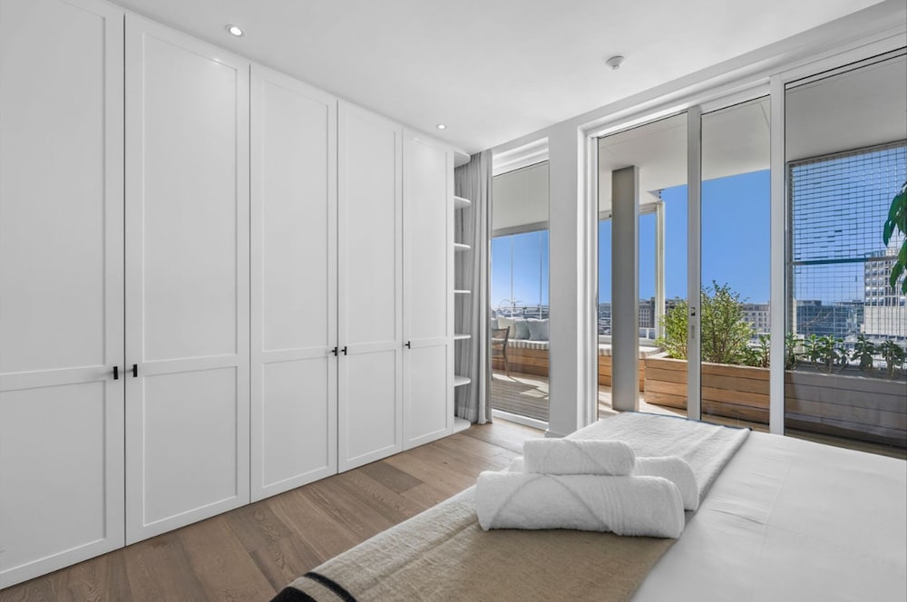 Waterfront Property Rental Solutions — 5-Star Luxury Hotel in Cape Town, South Africa