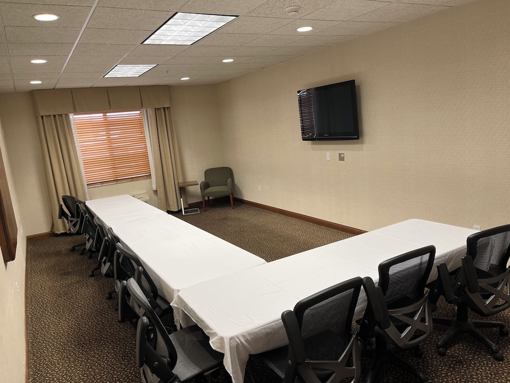 Holiday Inn Express & Suites Howell by IHG - photo 41
