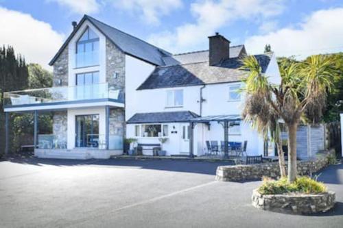 Beautiful cottage a stones throw from the beach. — 4-Star Luxury Hotel in Pwllheli, United Kingdom