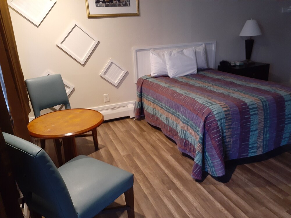 Town Line Motel - photo 45