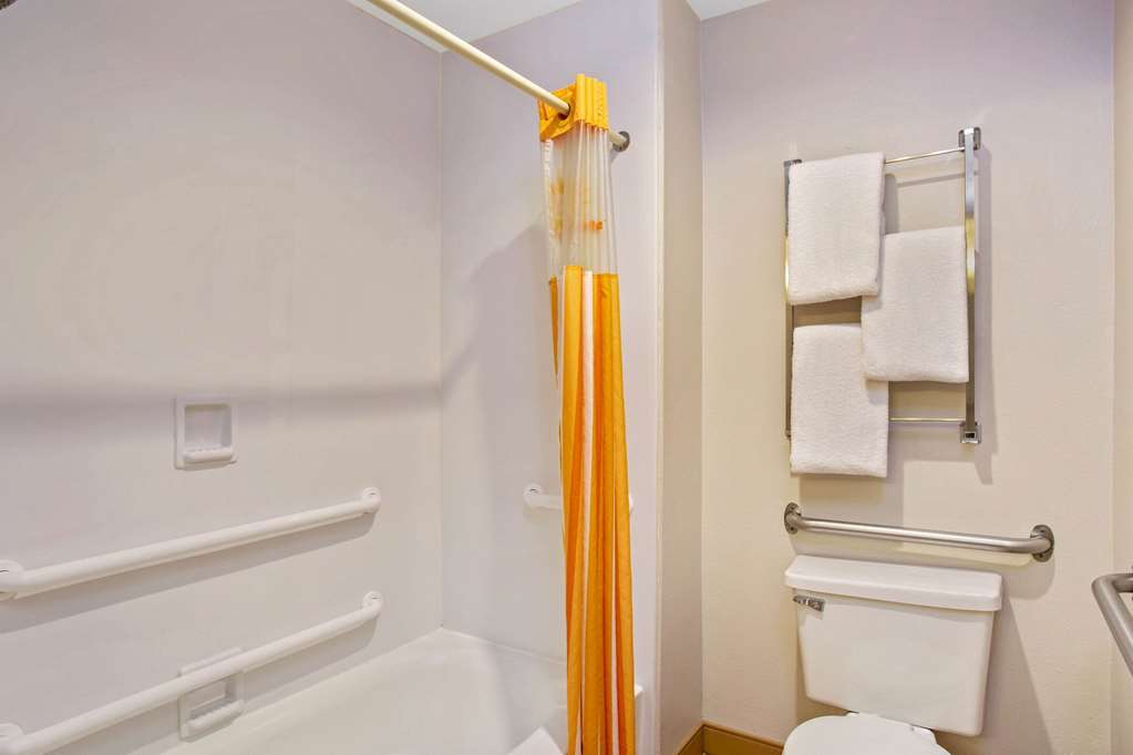 La Quinta Inn by Wyndham Auburn Worcester - photo 13