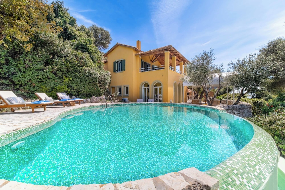 Villa Elpida — 4-Star Luxury Hotel in Lefkada, Greece
