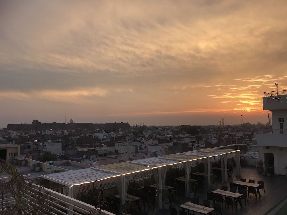 Hotel Bahia Heights in Bathinda, India