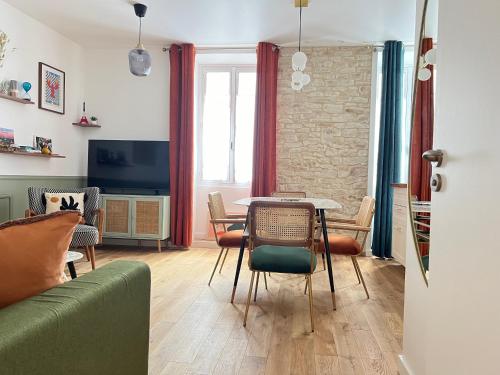 Relais Cocorico Poule 1 Bedroom with AC Eiffel Tower district