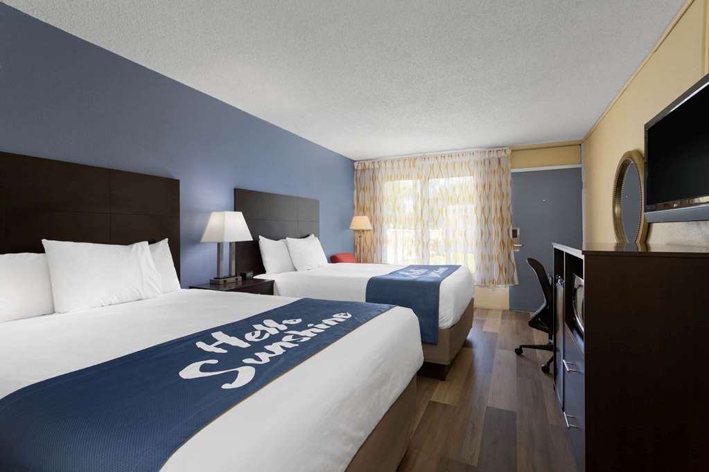 Days Inn by Wyndham Greensboro Airport - photo 23