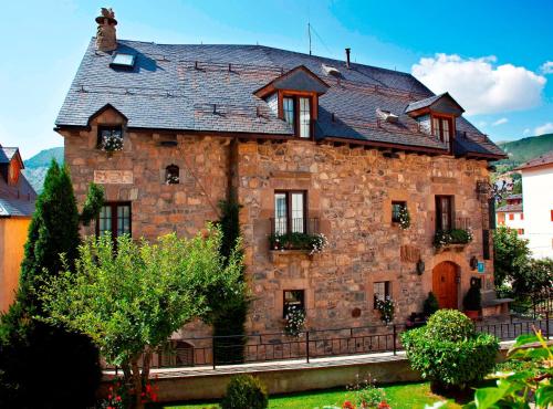 Hotel Almud in Sallent De Gallego, Spain