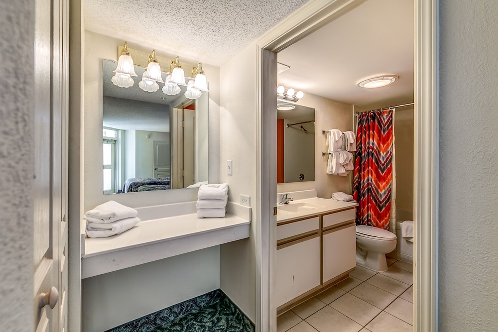 Watch Resort by Condo World - photo 24