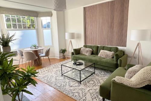 1 Bed 1 Sofa Bed 'Scandi' Style Ground Floor Apartment — 4-Star Luxury Hotel in Yeovil, United Kingdom