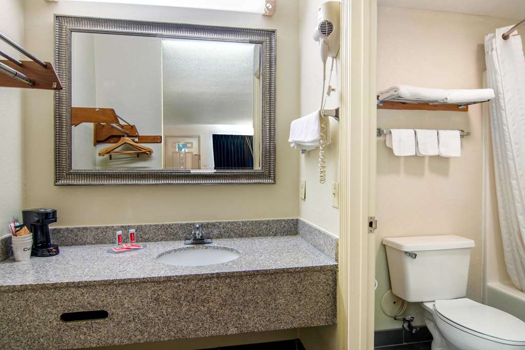 Econo Lodge Inn & Suites near Chickamauga Battlefield - photo 20