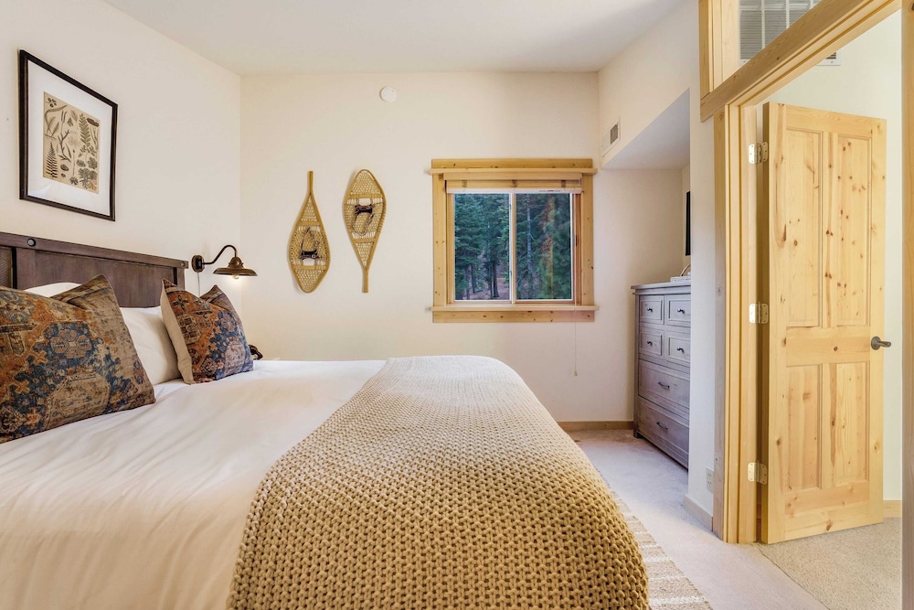 Sierra by Avantstay Ski In Ski Out Near Truckee w Access to Northstar Resort Community - photo 20