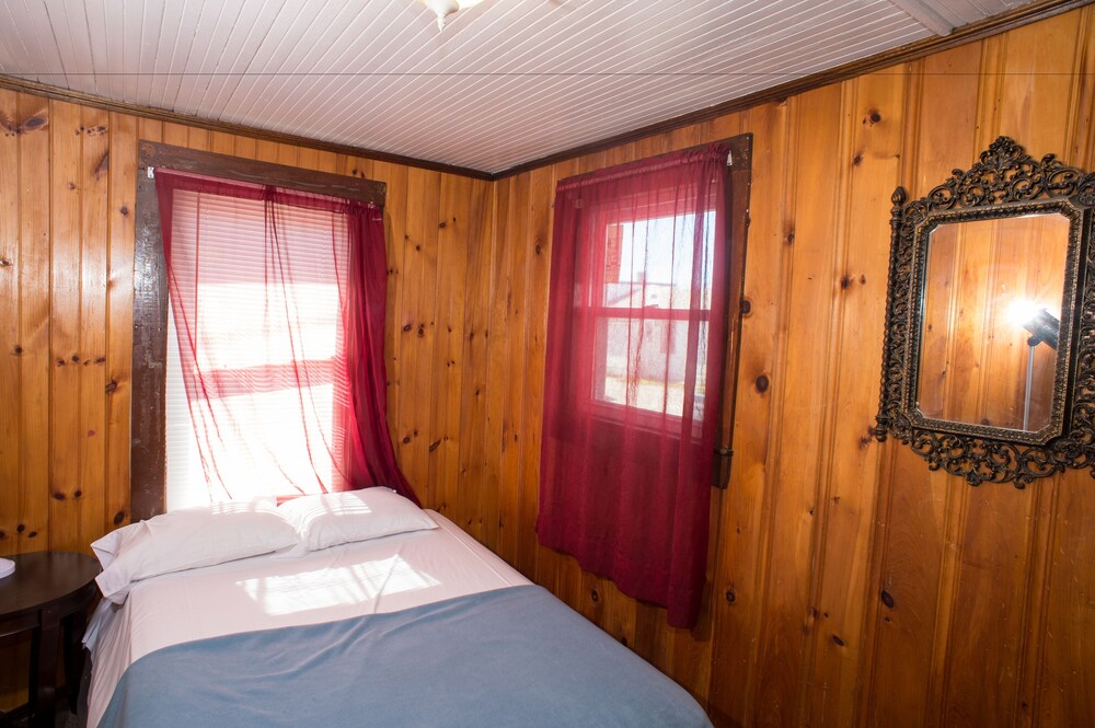 Nautical Motel and Suites - photo 21