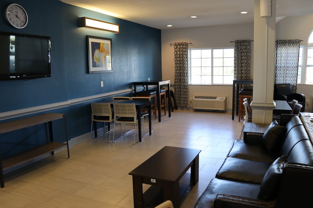 Microtel Inn & Suites by Wyndham Columbus Near Fort Benning - photo 8