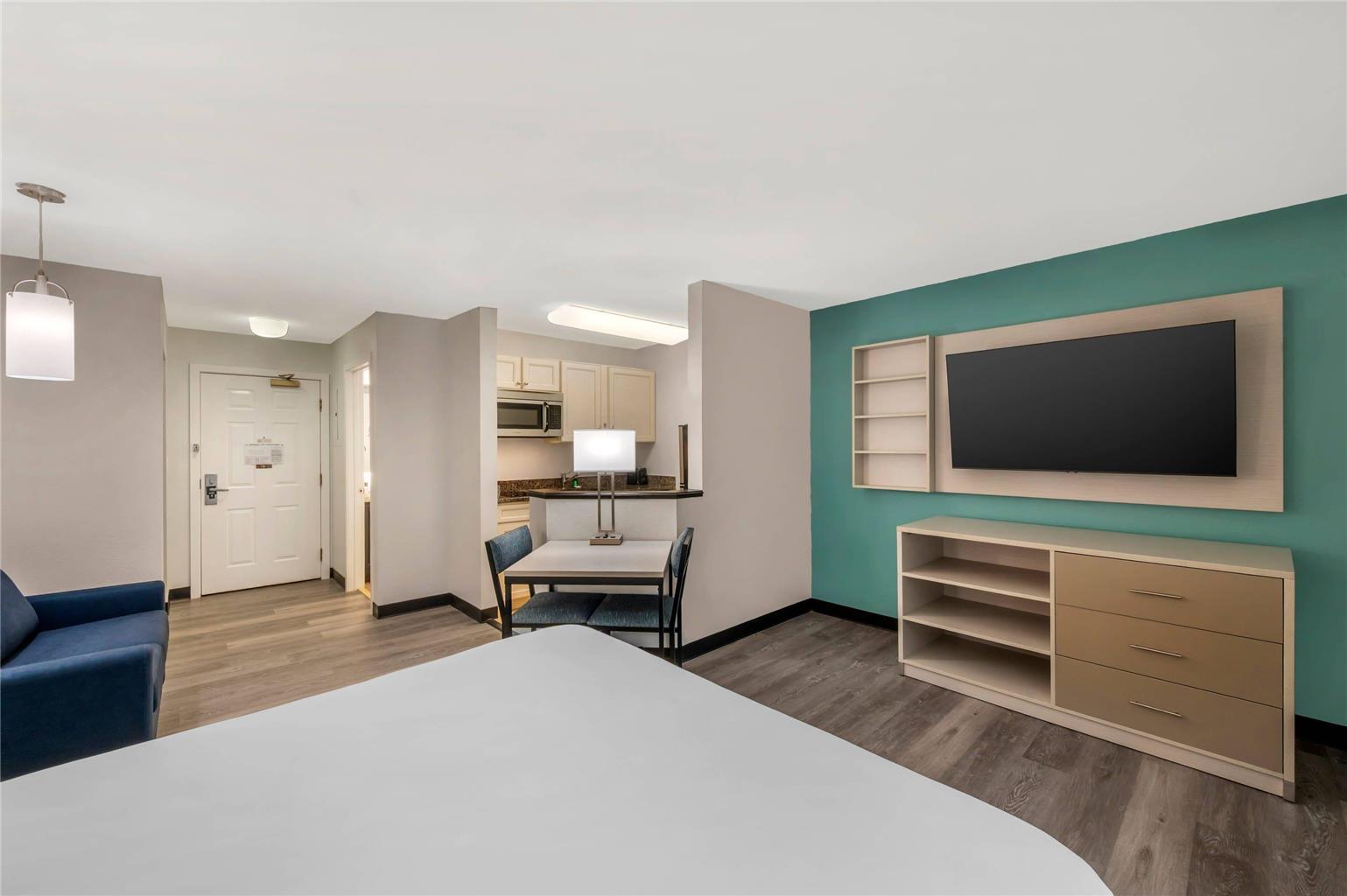 MainStay Suites Sterling near Dulles Town Center - photo 8