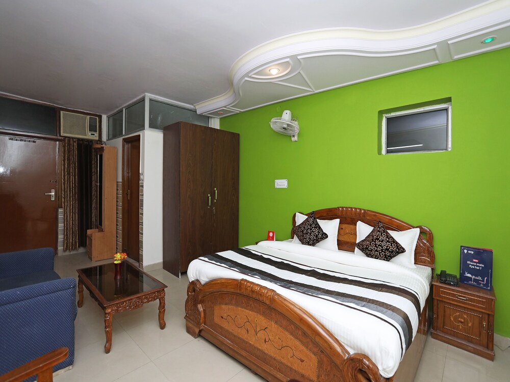 OYO 11063 Hotel Suncity — hotel in Faridabad