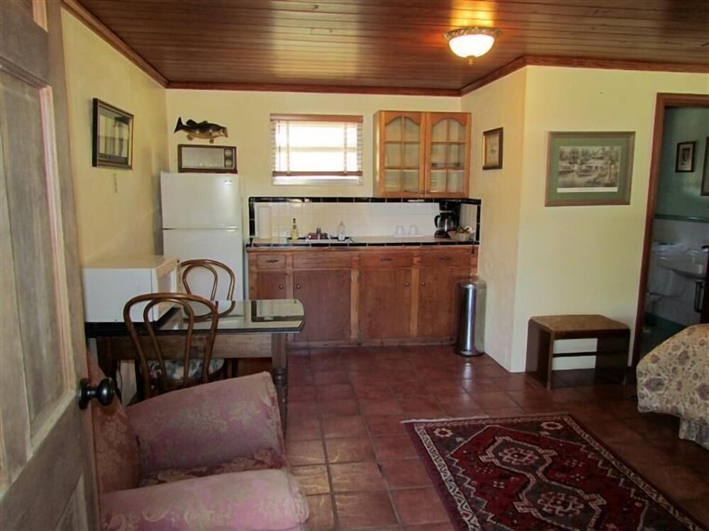 Yearling Restaurant and Cabins - photo 15