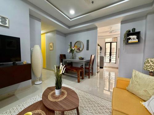 Modern 2 BR Bandra Trendy Location